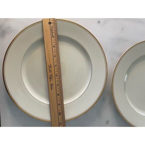 Mikasa Trousdale L2801 Japan-E Ivory China Dinner Plates (2). NEW 10-7/8" - Picture 5 of 5